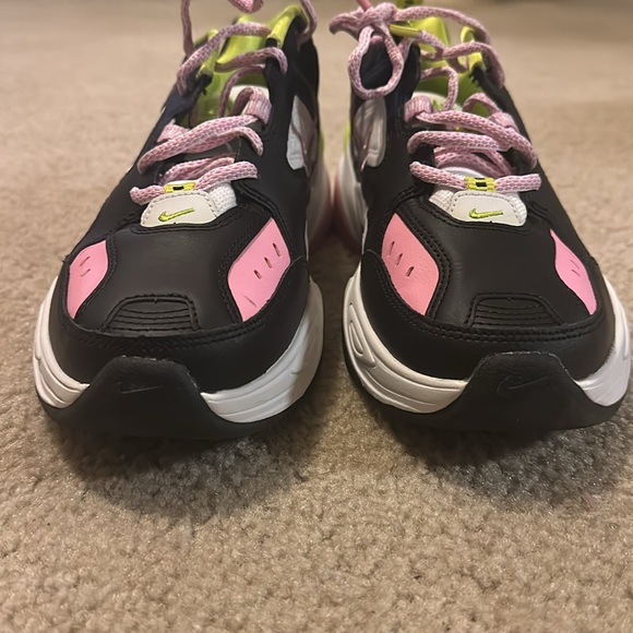 Nike shoes - Picture 8 of 9